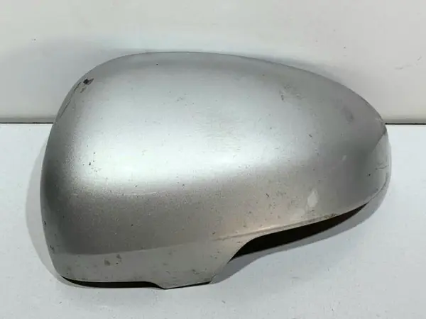 Carcasa oglinda stanga culoare argintie Toyota Avensis (2009-2012) [T27]