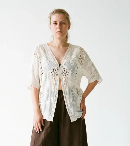 Cardigan de vara din bumbac cu broderie sparta si colturi frontale, bej