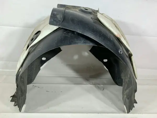 Carenaj roata stanga fata 638430101R Renault Megane 3 (2008-2012)