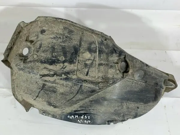 Carenaj roata stanga spate Dacia Sandero Stepway 2 (2012-2017)