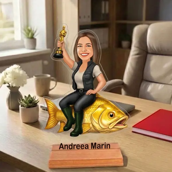 Caricatura pentru Pescar femeie- Statueta Personalizata tip Trofeu