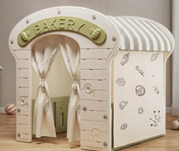 Casuta de joaca pentru copii Nichiduta Garden Green Bakery, iluminata, intrare eleganta cu perdelele, constructie robusta, margini rotunjite, dimensiune 115 x 92 x 98 cm