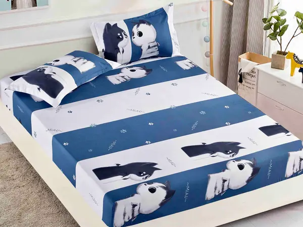 Cearsaf cu elastic, Bumbac FINET, 160/180x200cm, 2 fete de perne 50x70cm, Jojo Home, Alb-Bleumarin, pisicute