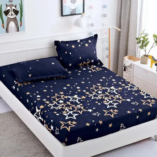 Cearsaf cu elastic, Bumbac FINET, 160/180x200cm, 2 fete de perne 50x70cm, Jojo Home, Bleumarin-Auriu, stelute