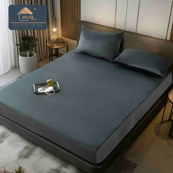 Cearsaf cu elastic, Catifea, 160/180x200cm, 2 fete de perne 50x70cm, Jojo Home, Gri inchis