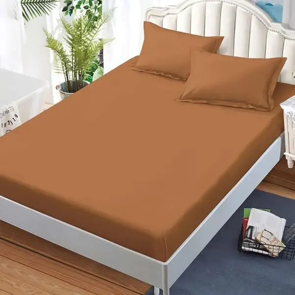 Cearsaf de pat cu elastic si 2 fete de perna Junne Camel Dark 180x200 cm (Finet)