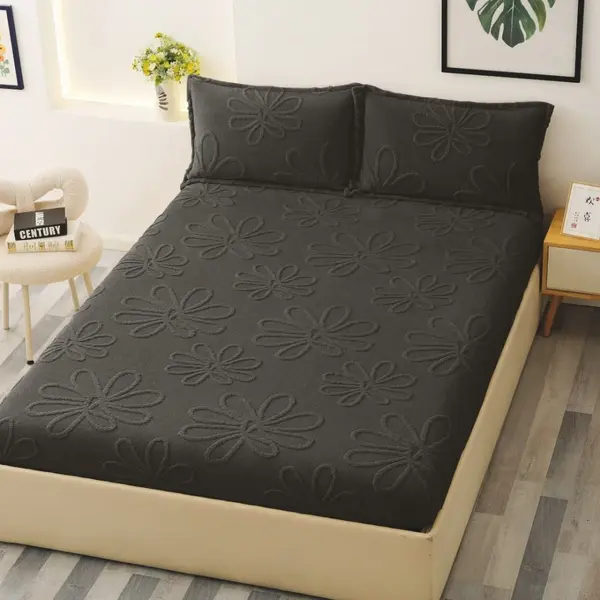 Cearsaf / Husa cu Elastic Cocolino 180x200cm si 2 fete de perna 50x70cm, Gri inchis, flori embosate in relief