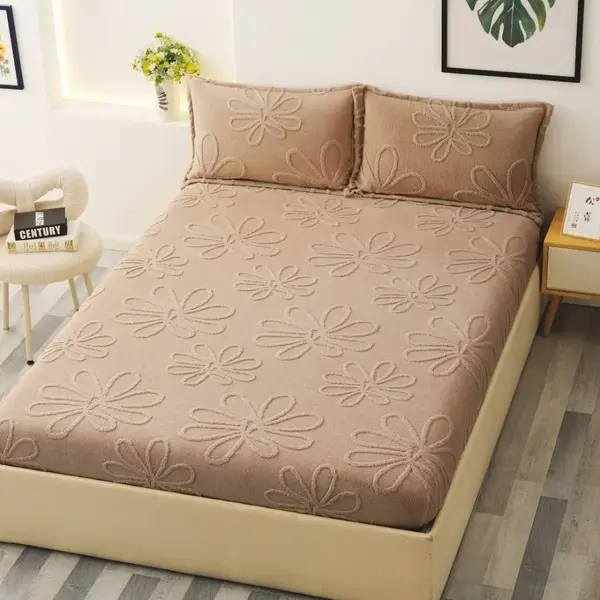 Cearsaf / Husa cu Elastic Cocolino 180x200cm si 2 fete de perna 50x70cm, Capuccino, flori embosate in relief