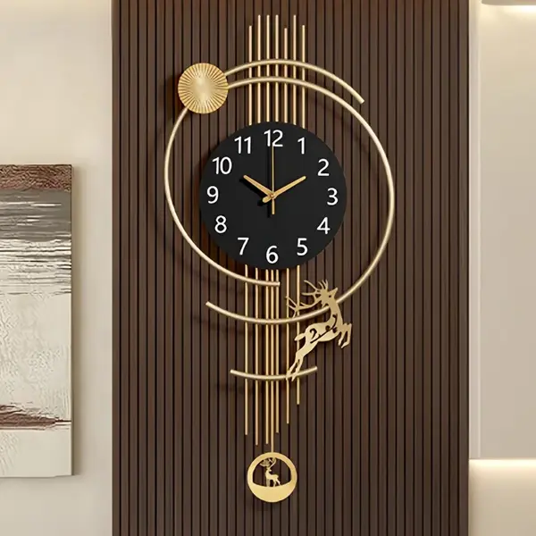 Ceas elegant de perete, cu design modern si elemente nautice, mecanism silentios si finisaj metalic elegant