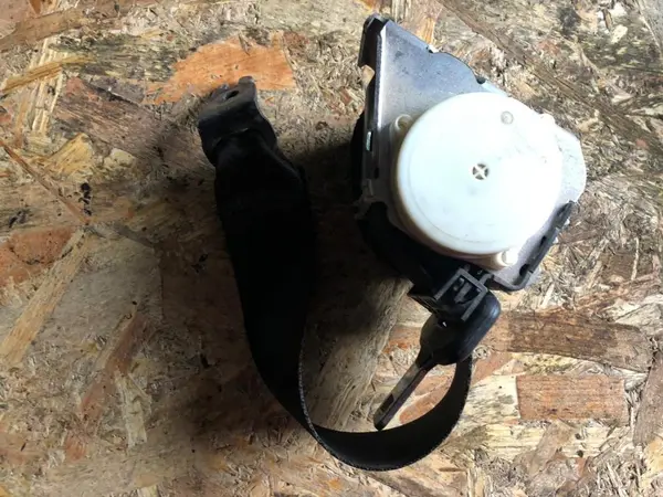Centura de siguranta stanga spate 33035173 Peugeot 3008 (2009-2013)