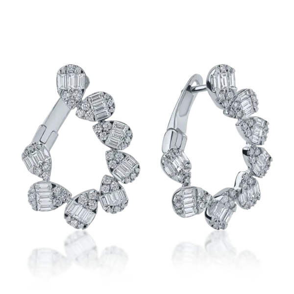 Cercei din aur alb cu diamante baguette si rotunde de 1.94ct