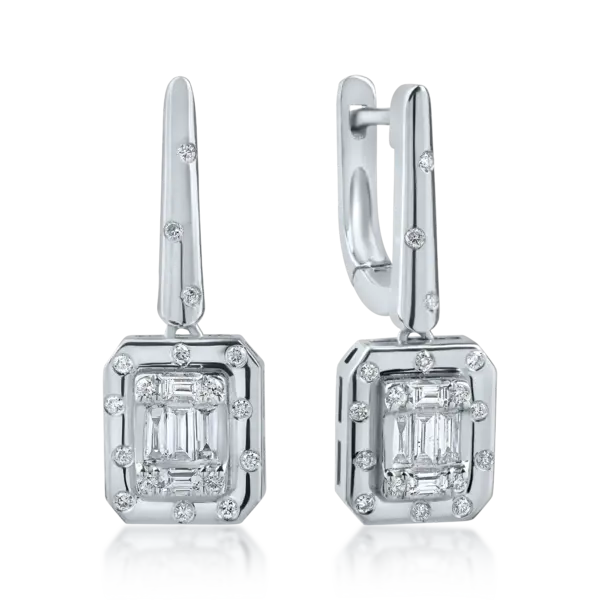 Cercei geometrici din aur alb cu diamante baguette si rotunde de 0.3ct