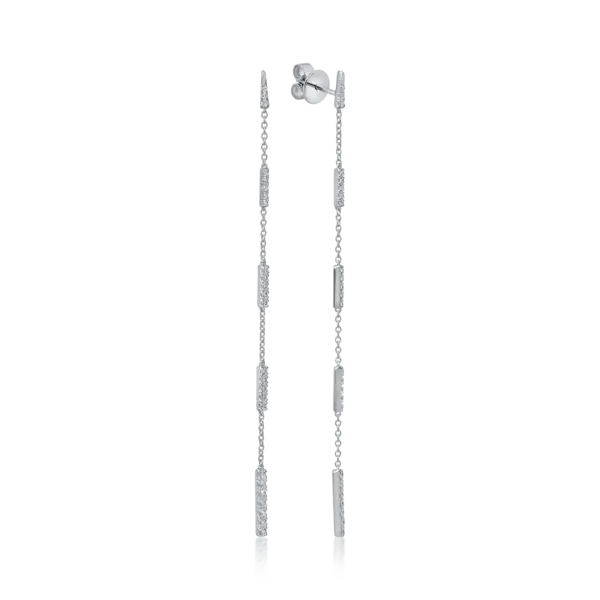 Cercei lungi din aur alb cu diamante de 0.5ct