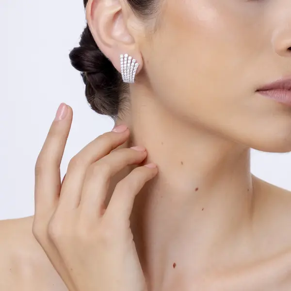 Cercei on ear din aur alb cu diamante de 2.6ct