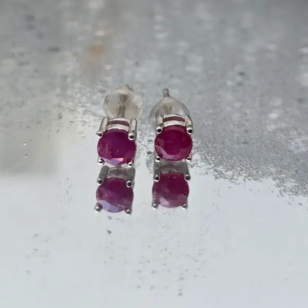 Cercei stud argint rubin 4 mm