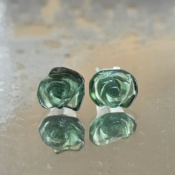 Cercei stud turmalina verde din argint model Flower#1