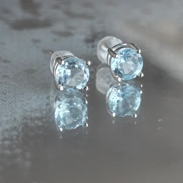 Cercei topaz albastru din argint 5 mm