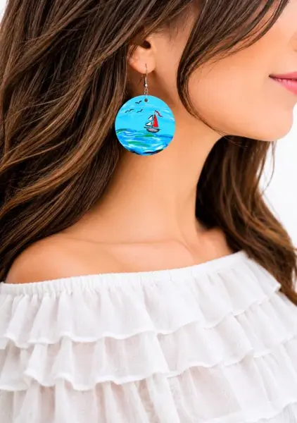 Cercei turcoaz handmade din piele naturala , cu mare si barcuta pictata