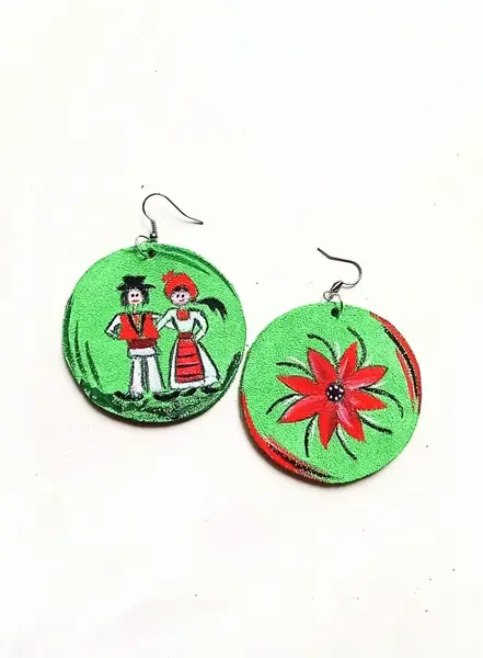 Cercei verzi handmade ,din piele naturala ,pictati manual ,cu motiv traditional ,unicat