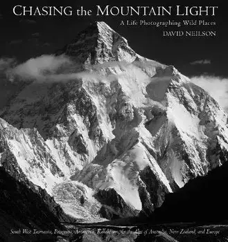 Chasing the Mountain Light. A Life Photographing Wild Places, Hardback/David Neilson