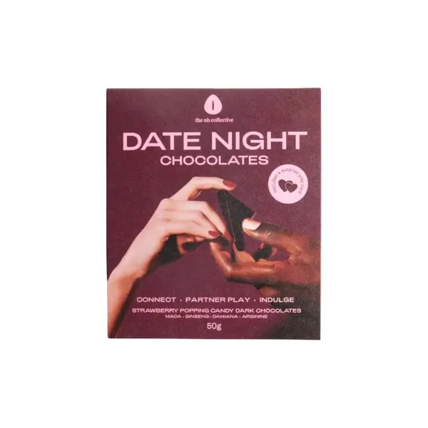 Ciocolată neagră afrodisiacă unisex THE OH COLLECTIVE Date Night Chocolates, 4 cărți de joc incluse “Adevăr sau Provocare”, cu căpșuni, maca și cayenne, 50 g (maro)