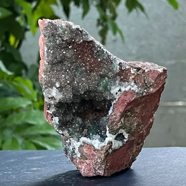 Cluster de dolomit cu malachit în matrice de cupru, model 7