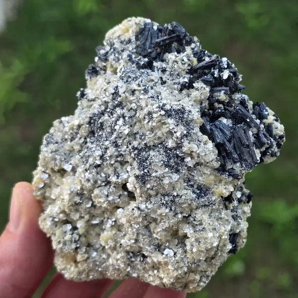 Cluster turmalina neagra model 21 din Erongo, Namibia