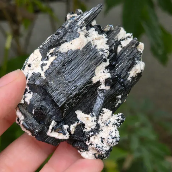 Cluster turmalina neagra model 22 din Erongo, Namibia