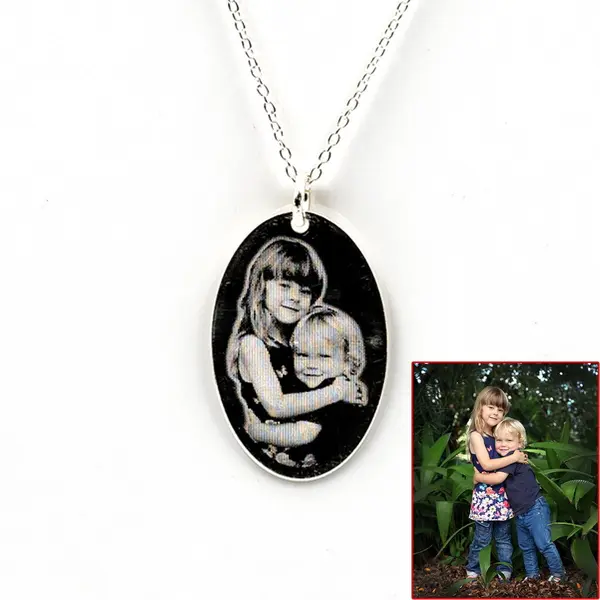 Colier argint cu pandantiv oval, personalizat prin gravura foto