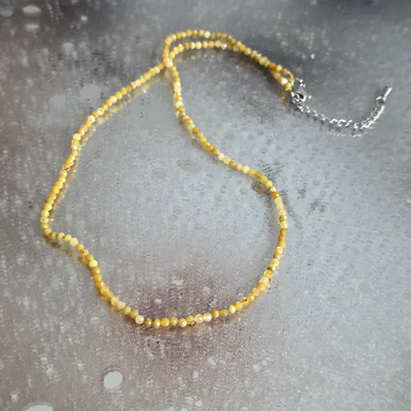 Colier opal galben sfere 2-3 mm