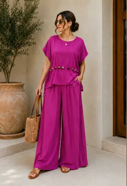 Compleu dama, masura mare, din vascoza cu pantaloni palazzo si bluza lejera cu margele, magenta