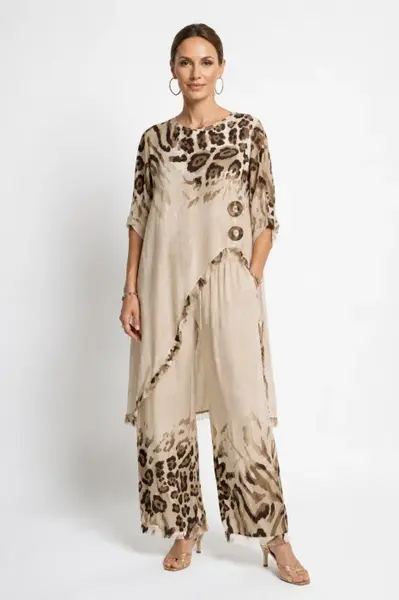 Compleu elegant din vascoza satinata cu imprimeu animal print si pantaloni palazzo bej