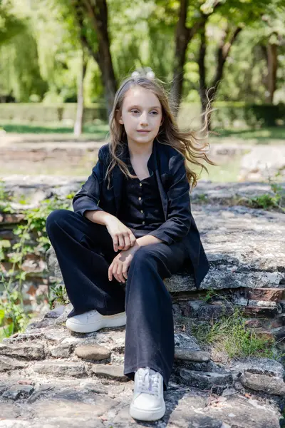 Compleu negru din in sacou, vesta si pantaloni evazați pentru fete - Emma