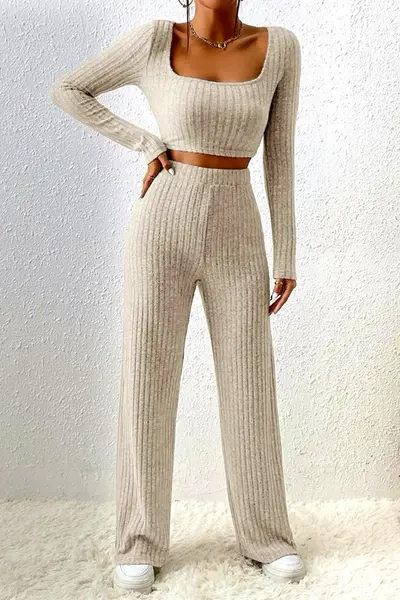 Compleu tetra Charlotte, cu bluza crop, decolteu amplu si pantaloni lejeri, Crem