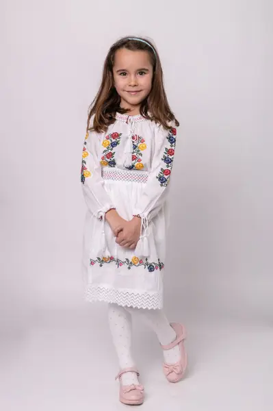 Compleu traditional alb pentru fetite cu motiv floral tricolor Alessia