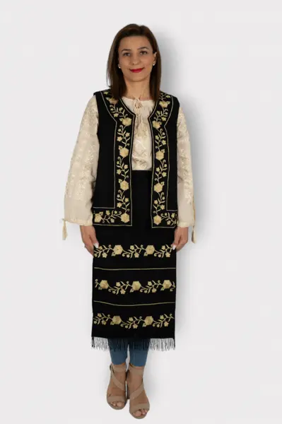 Costum Traditional Vesta si 2 Fote Alina 2