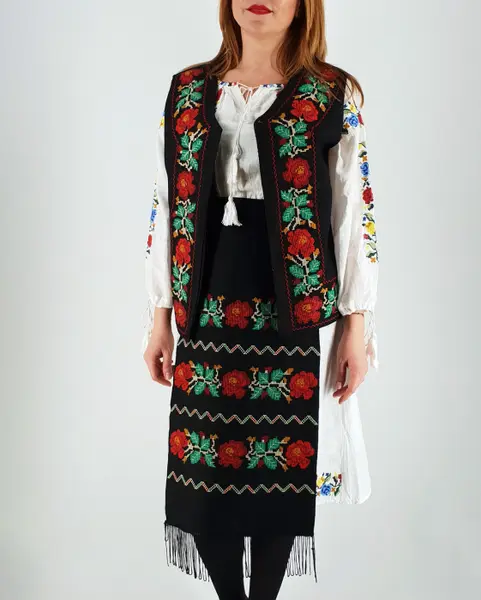 Costum Traditional Vesta si 2 Fote brodate Aurica - Marime Mare