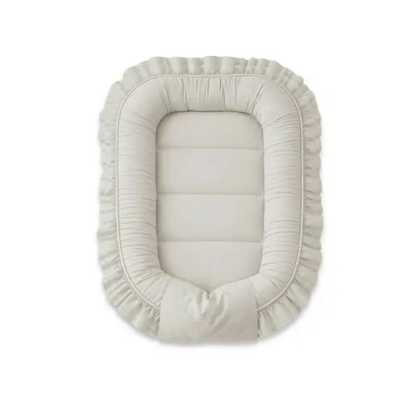 Cosulet bebelus, MimiNu, Pentru dormit, Baby Nest 55 x 75 cm, Cu Volanase, Husa 100% bumbac, Din bumbac certificat Oeko Tex Standard 100, Colectia Royal, Beige
