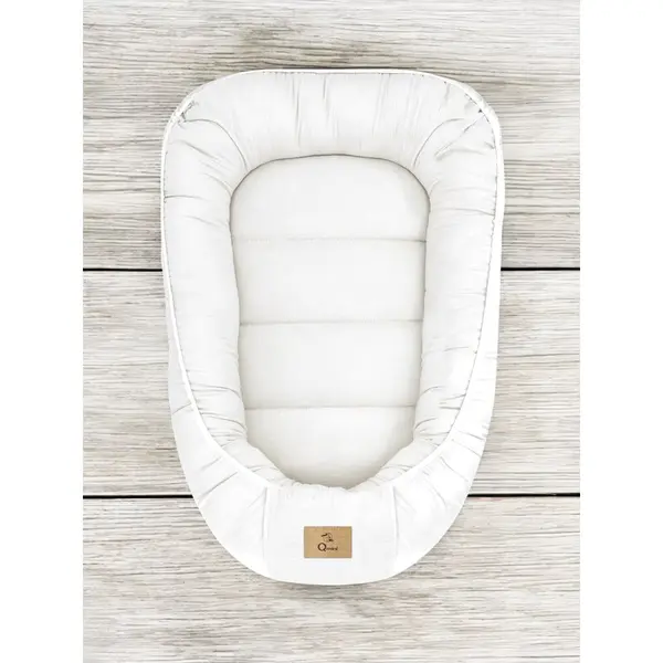 Cosulet pentru bebelusi Qmini Cream Baby Nest 55x75 cm, husa din muselina dubla