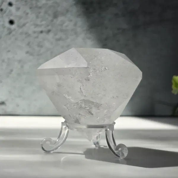 Cuart curcubeu forma diamant calitate extra, cristal de stanca/cuart incolor m6