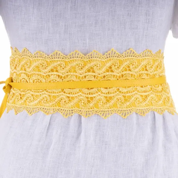 Curea lata de 10 cm petrecuta galbena cu aplicatie din broderie textila