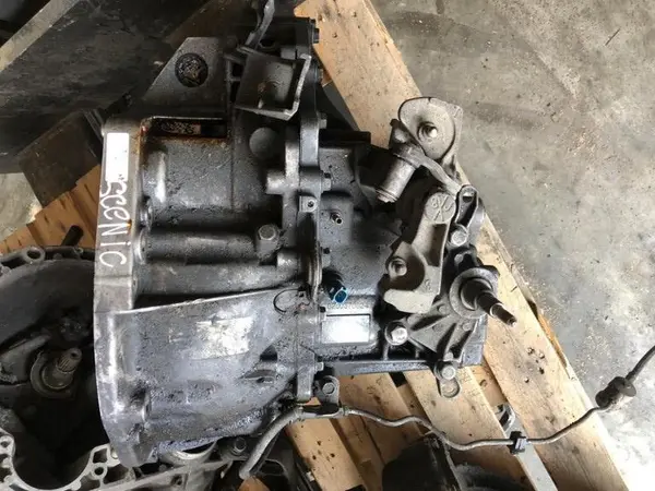 Cutie de viteze manuala 8200370824 Renault Megane 2 (2003-2008) 1.9 dci