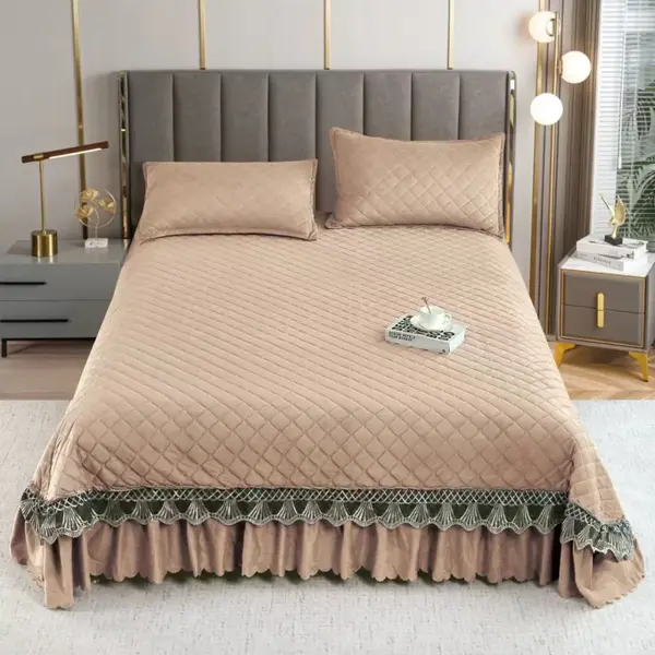 Cuvertura pat dublu, 3 piese, Catifea Matlasata cu Broderie, Bej