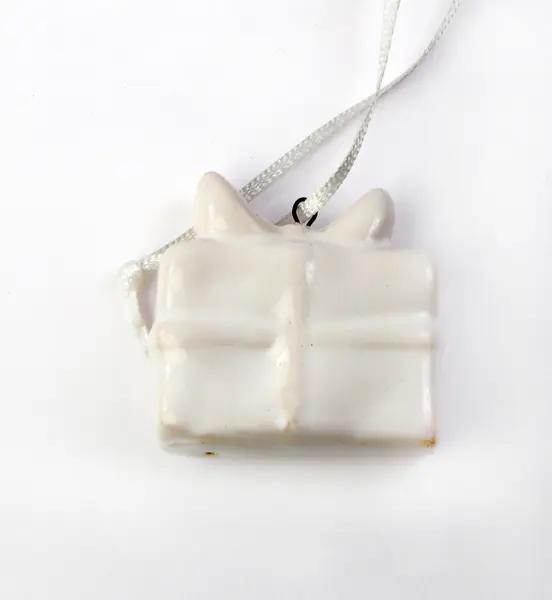 Decoratiune Craciun - Ceramic Present on String, white 4x3cm | Drescher