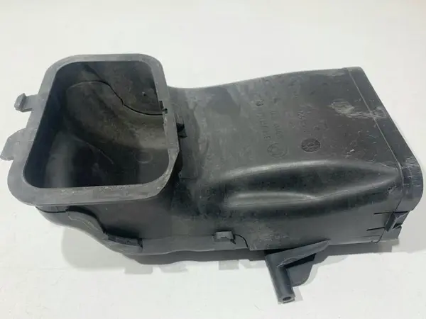Deflector / tub admisie aer stanga 7577471 BMW Seria 7 (2008-2015) [F01, F02] 2.0d n47 184 cp