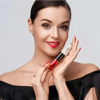 Dermacol 16H Lip Colour ruj rezistent si luciu de buze.