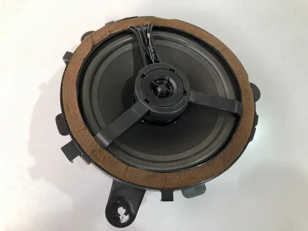 Difuzor audio stanga / dreapta spate 8633664 Volvo XC90 (2002-2006)