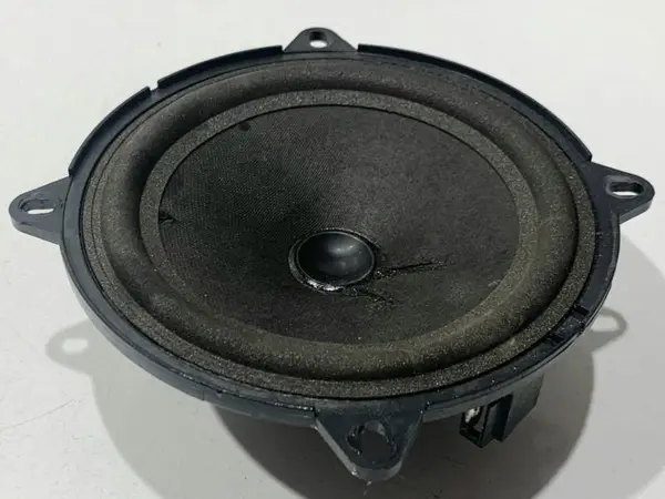 Difuzor audio stanga spate Dacia Duster (2010-2013)