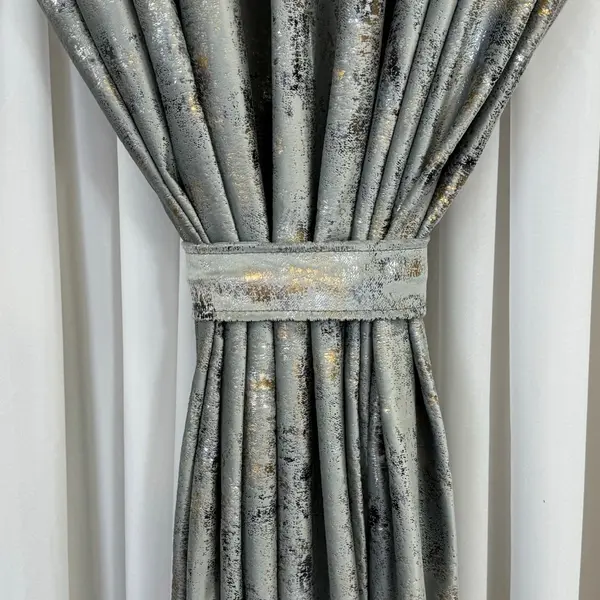 Draperie Catifea Asama cu insertii aurii, 140cm latime x 260cm inaltime, cu TIV LAT, Gri deschis - V24