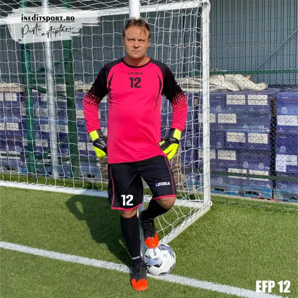 Echipament fotbal copii si adulti DELLE ALPI personalizabil EFP12 L, Tricou roz, șort negru